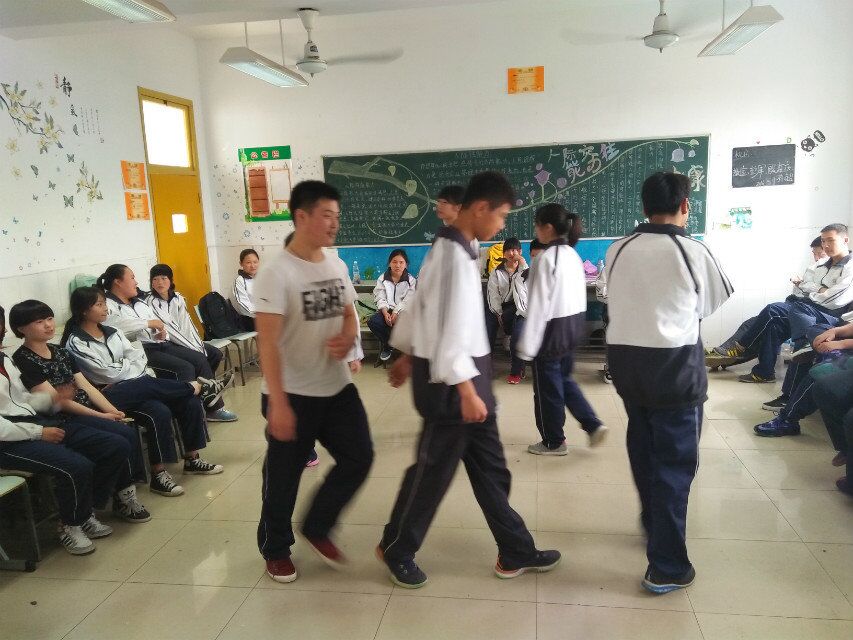 《心理健康主题班会》 - 2015级15物流4班 - 中